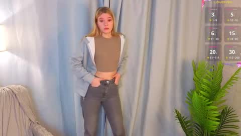 Snapshot of nancyajasin chatting on 11-22-25, 03:16 Hello im Lola online show from 11-22-25, 03:16