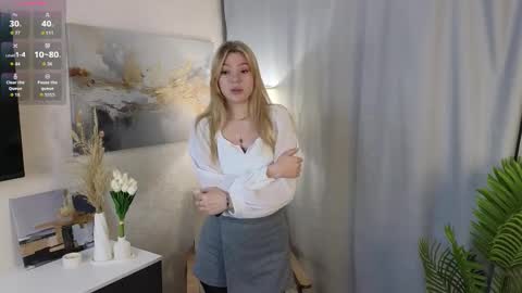 Snapshot of nancyajasin chatting on 11-30-25, 03:10 Hello im Lola online show from 11-30-25, 03:10