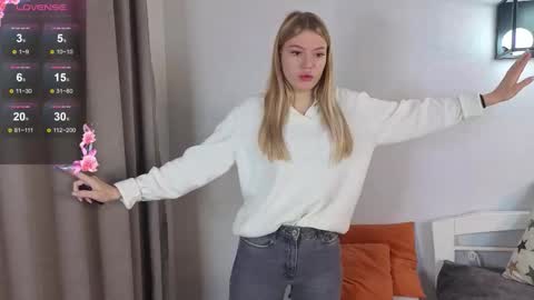 Snapshot of nancyajasin chatting on 12-02-25, 03:01 Hello im Lola online show from 12-02-25, 03:01