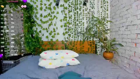 Snapshot of nancycaseys chatting on 02-26-25, 12:25 Luna online show from 02-26-25, 12:25