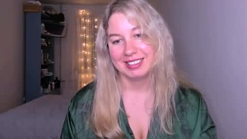 Snapshot of nancysanders chatting on 05-16-26, 08:18 Nancy online show from 05-16-26, 08:18