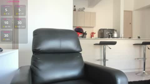Nanis online show from 06-19-26, 08:34