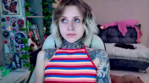 Snapshot of nanitamoore chatting on 07-22-26, 06:43 Monday-Friday 12-4 AM and 6-9 AM New York time online show from 07-22-26, 06:43
