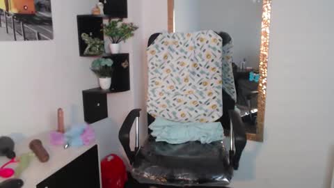 nany_pretty online show from 12-18-24, 05:31