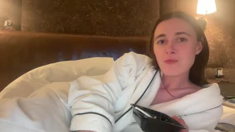 Snapshot of naomi________ chatting on 06-01-26, 02:13 Naomi online show from 06-01-26, 02:13