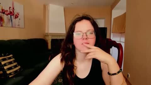 Snapshot of naomi_di chatting on 06-06-26, 06:18 naomi_di online show from 06-06-26, 06:18