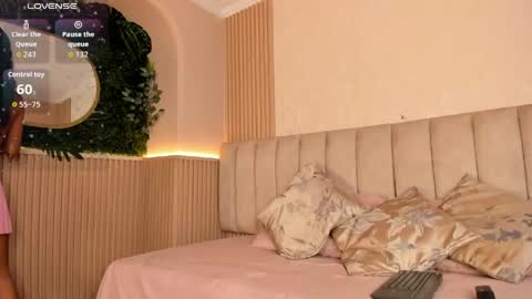 Snapshot of naomi_hill1 chatting on 05-20-26, 12:33 Naomi online show from 05-20-26, 12:33