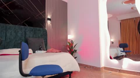 Naomi online show from 04-11-26, 12:09