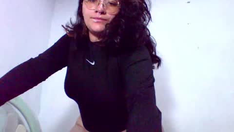 Snapshot of naomi_moon3 chatting on 12-24-24, 12:22 Naomi online show from 12-24-24, 12:22