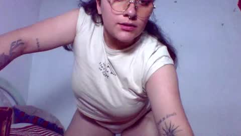 Snapshot of naomi_moon3 chatting on 12-28-24, 02:11 Naomi online show from 12-28-24, 02:11