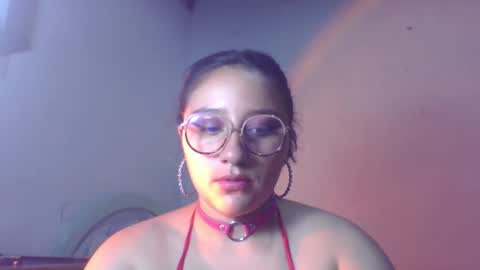 Snapshot of naomi_moon3 chatting on 01-10-25, 01:32 Naomi online show from 01-10-25, 01:32