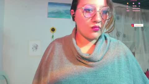 Snapshot of naomi_moon3 chatting on 09-09-25, 12:54 Naomi online show from 09-09-25, 12:54