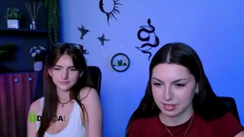 Snapshot of naomi_perl chatting on 07-17-26, 09:27 Naomi online show from 07-17-26, 09:27
