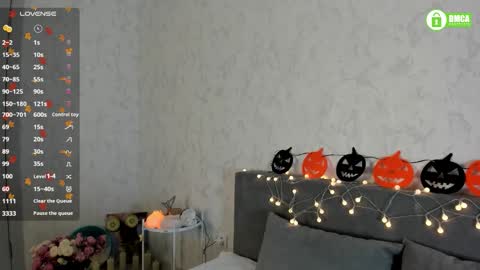 Naomi online show from 10-29-25, 03:25