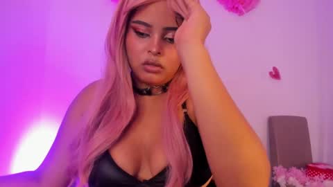 Snapshot of naomi_velour chatting on 05-21-26, 07:10 naomi_velour online show from 05-21-26, 07:10