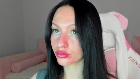 Snapshot of naomiblakes chatting on 11-10-25, 05:28 Naomi online show from 11-10-25, 05:28