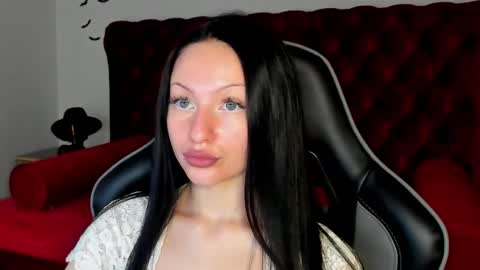 Snapshot of naomiblakes chatting on 11-12-25, 05:30 Naomi online show from 11-12-25, 05:30