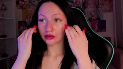 Snapshot of naomiblakes chatting on 11-18-25, 05:12 Naomi online show from 11-18-25, 05:12