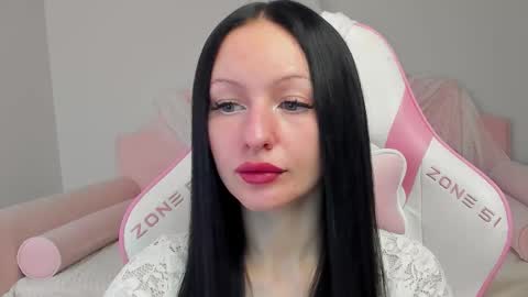 Snapshot of naomiblakes chatting on 11-21-25, 05:06 Naomi online show from 11-21-25, 05:06