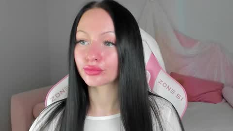 Snapshot of naomiblakes chatting on 12-04-25, 06:12 Naomi online show from 12-04-25, 06:12