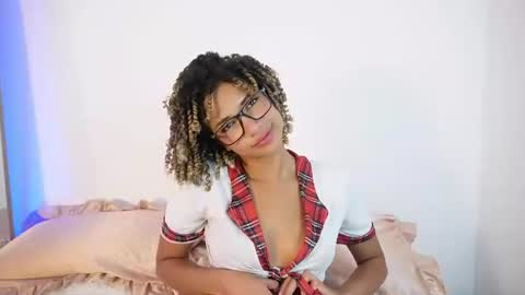 Snapshot of naomidawsonn chatting on 07-22-26, 12:13 naomidawson online show from 07-22-26, 12:13