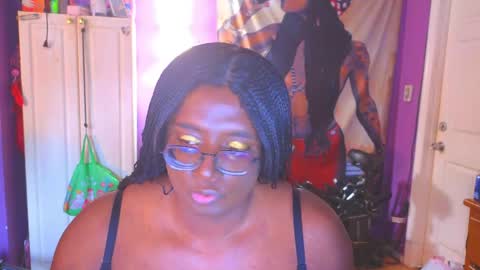 Snapshot of naomifux chatting on 05-28-26, 07:00 Naomi online show from 05-28-26, 07:00