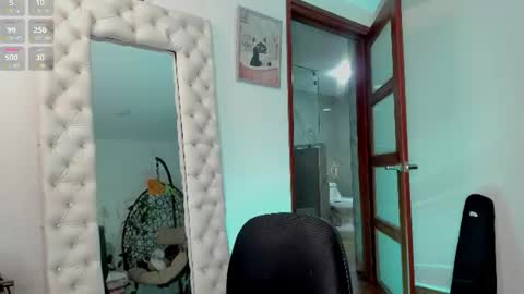 Snapshot of naomigarcia chatting on 06-29-26, 02:18 Naomi online show from 06-29-26, 02:18