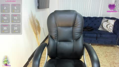 Naomi Campbell online show from 12-06-24, 05:33