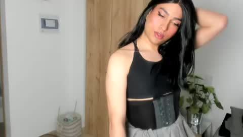 Snapshot of naomimoore chatting on 06-21-26, 07:38 Naomi Moore online show from 06-21-26, 07:38