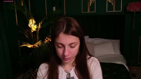 Snapshot of naomimur chatting on 09-15-25, 04:45 Naomi online show from 09-15-25, 04:45