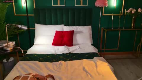 Snapshot of naomimur chatting on 10-03-25, 05:15 Naomi online show from 10-03-25, 05:15