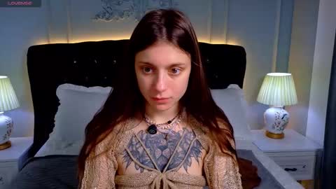 Snapshot of naomimur chatting on 11-19-25, 05:18 Naomi online show from 11-19-25, 05:18