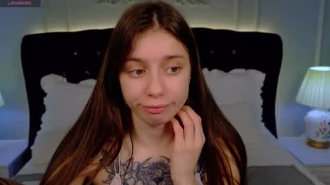 Snapshot of naomimur chatting on 11-25-25, 05:07 Naomi online show from 11-25-25, 05:07