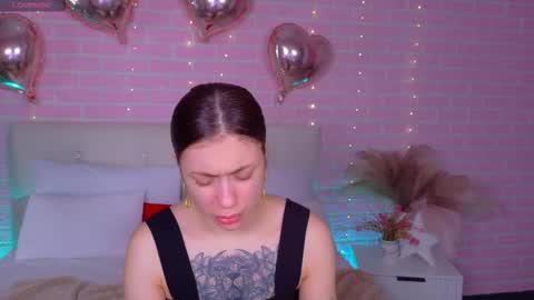 Snapshot of naomimur chatting on 11-26-25, 04:57 Naomi online show from 11-26-25, 04:57