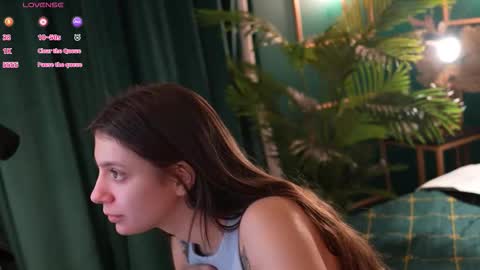 Snapshot of naomimur chatting on 12-15-25, 05:12 Naomi online show from 12-15-25, 05:12