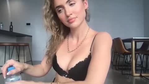 naomirhoades online show from 02-04-25, 06:57