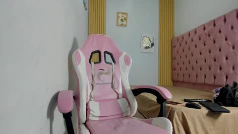 naomis_35 online show from 11-07-25, 07:47