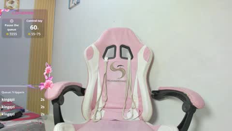 Snapshot of naomis_35 chatting on 03-12-26, 09:10 naomis_35 online show from 03-12-26, 09:10