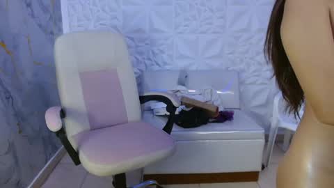 Snapshot of naomis_36 chatting on 05-11-26, 04:15 Naomis online show from 05-11-26, 04:15