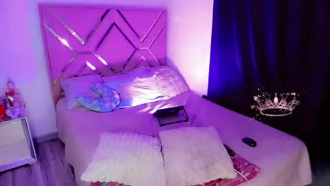 naomisaenz01 online show from 07-28-26, 11:17