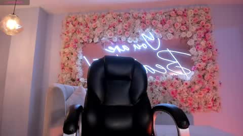 Naomi online show from 02-20-25, 12:47