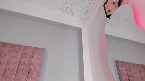 Laura  online show from 09-25-25, 10:35