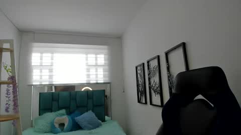 naomy online show from 10-02-25, 07:43