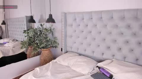 I am Naomy online show from 05-04-26, 09:11
