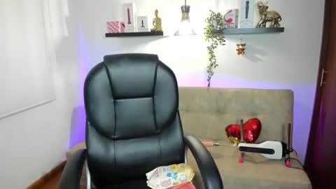 naomy online show from 08-06-26, 12:01