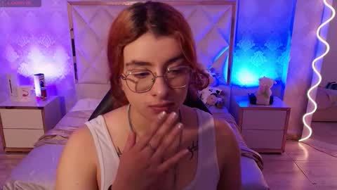 Snapshot of naomy_tay1 chatting on 11-24-25, 04:01 Naomy online show from 11-24-25, 04:01