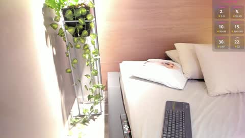 Naomy  online show from 01-27-25, 09:44