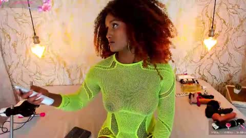 Snapshot of naomyy_cooper chatting on 09-26-25, 09:08 Naomy online show from 09-26-25, 09:08