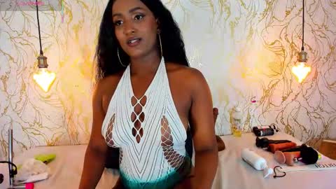 Snapshot of naomyy_cooper chatting on 12-01-25, 08:36 Naomy online show from 12-01-25, 08:36