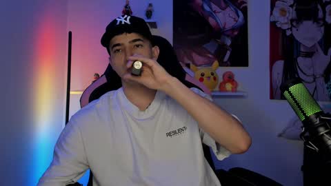 Snapshot of naranjo_seb chatting on 12-16-24, 02:04 sebastian online show from 12-16-24, 02:04